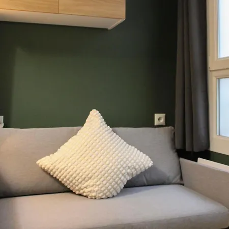 2 Steps From The Musee Grevin Апартаменты *