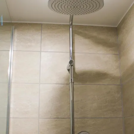 2 Steps From The Musee Grevin * パリ