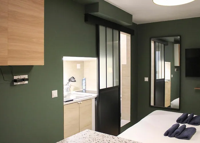 2 Steps From The Musee Grevin דירה פריז