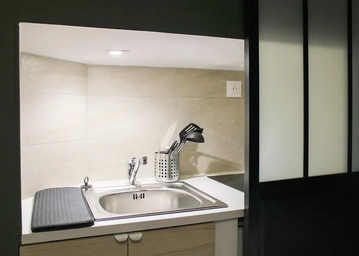 2 Steps From The Musee Grevin * פריז